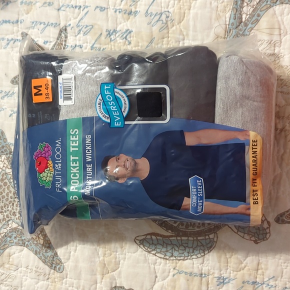 Fruit of The Loom Pocket Tees - Picture 1 of 5